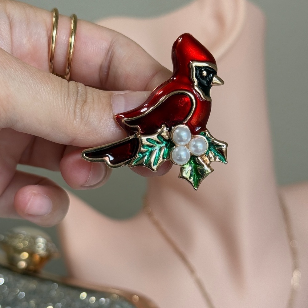 ⚜️❤️‍🔥  Red and Green Cardinal Brooch 🍃🎄 - Picture 5 of 8